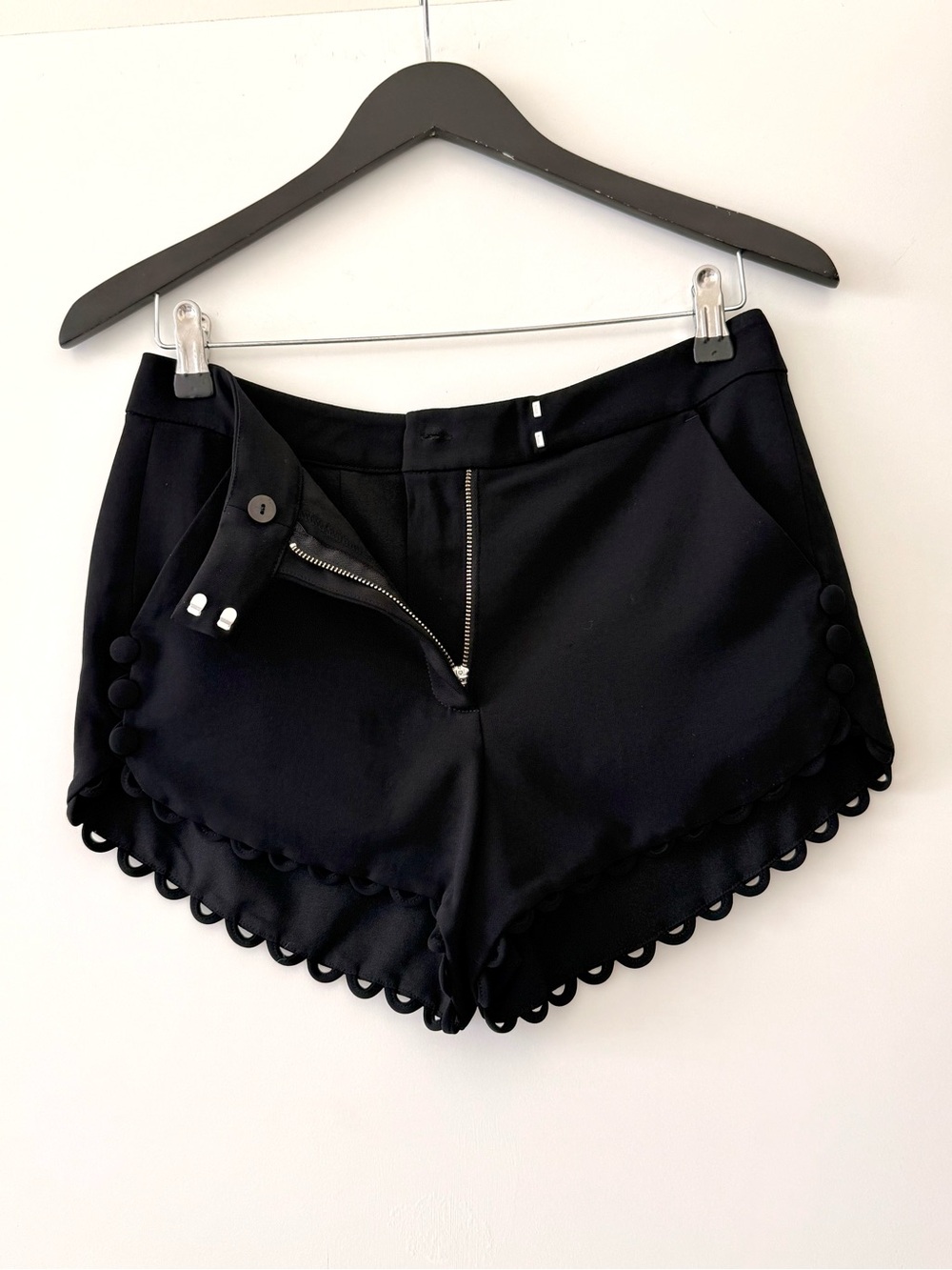 NWOT A.L.C. Lucas Mid Rise Scalloped Mini Shorts with Pockets Black Size 2 - Picture 6 of 10